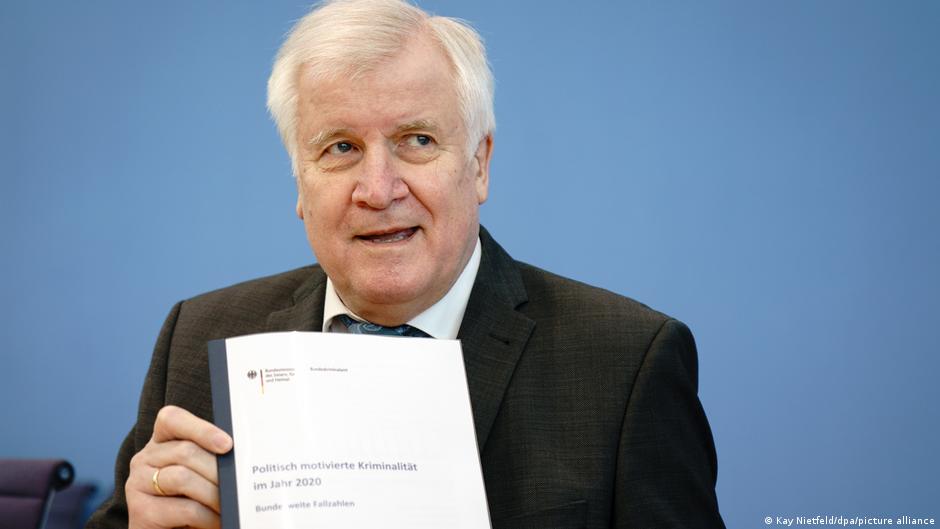 Interior Minister Horst Seehofer is a member of Bavaria's Christian Social Union, part of the ruling conservative bloc led by Chancellor Angela Merkel (photo: Kay Nietfeld/dpa/picture-alliance) 