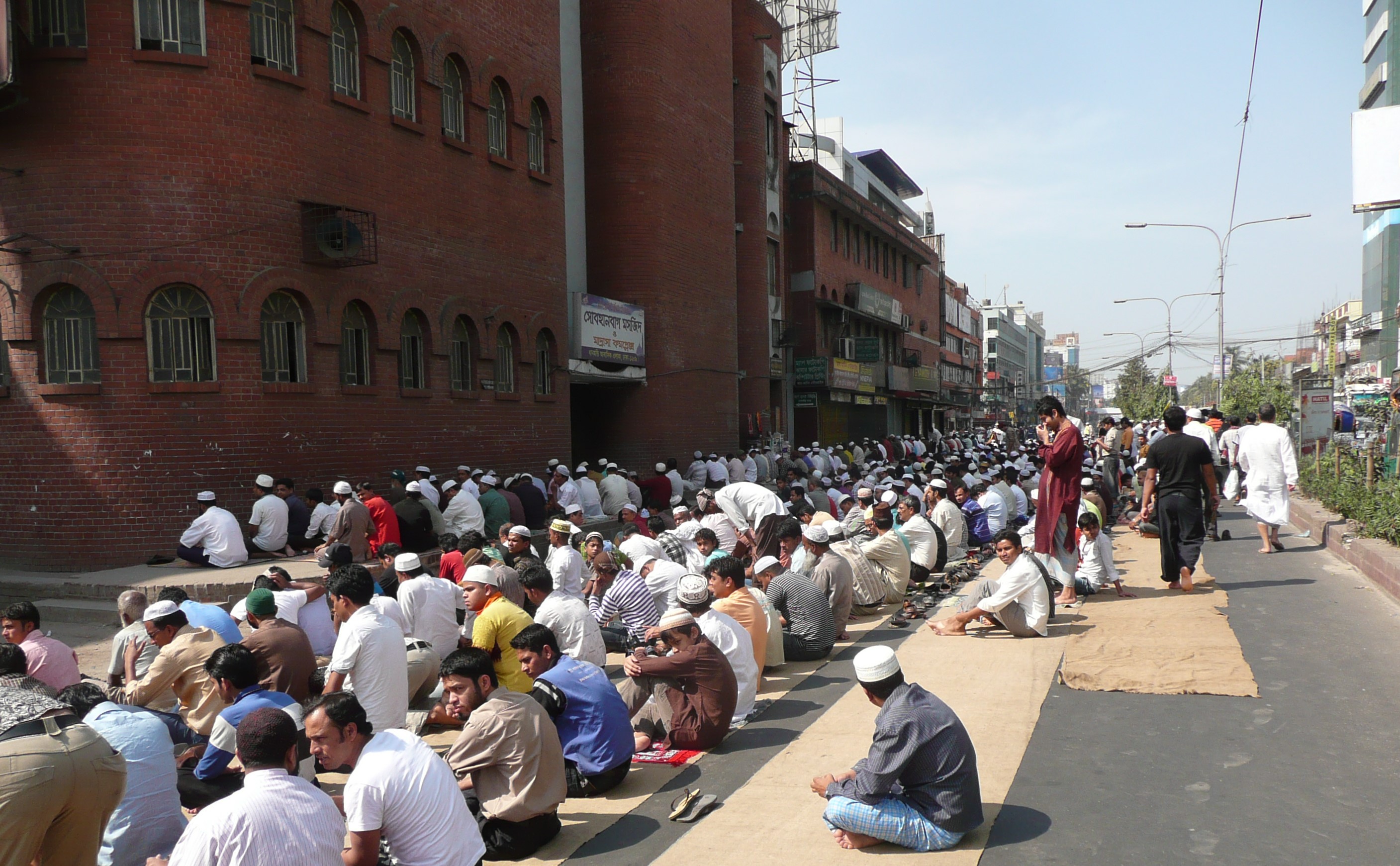 Moschee in der Mirpur Road in Dhaka. Foto: Dominik Muller