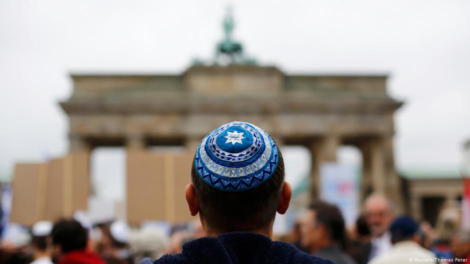 Im September 2014 gab es eine Demonstration gegen Antisemitismus in Berlin; Foto: Reuters/Thomas Peter