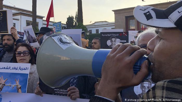 المغرب والجزائر - السياسة تُفرِّق واعتقال الصحافيين يُوحِّد