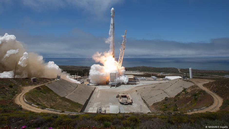 إطلاق قمر صناعي يحمل تقنية اسمها "استعادة الجاذبية وتجربة المناخ" أو (GRACE) لوكالة أبحاث الفضاء الأمريكية ناسا في عام 2018.