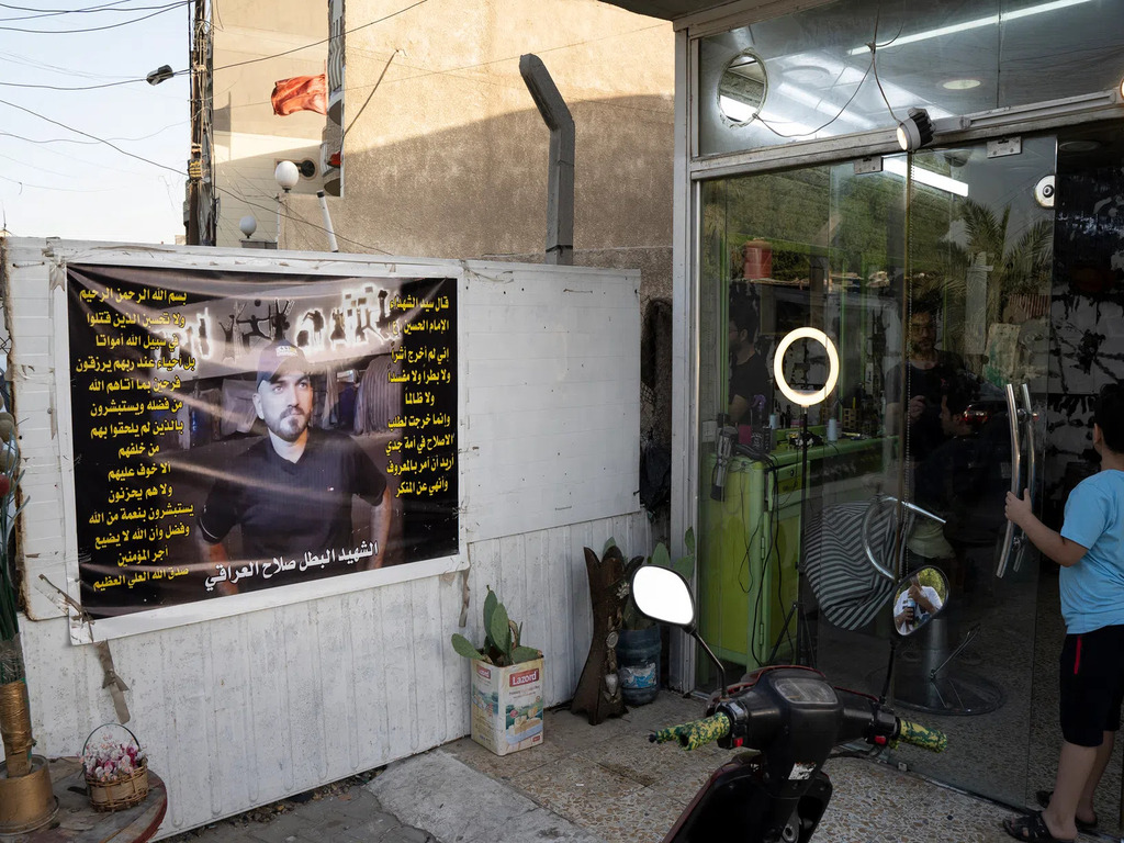 Ein Bild des getöteten Salah al-Schamari in der Straße, in der seine Familie lebt; Foto: Andrea Backhaus 