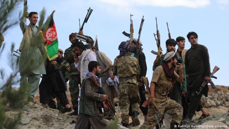 Die ausländischen Truppen rücken aus Afghanistan ab, die Taliban nutzen die Situation und rücken täglich weiter vor. Die Sicherheitslage wird zunehmend instabiler, selbst afghanische Sicherheitskräfte verlassen das Land.
