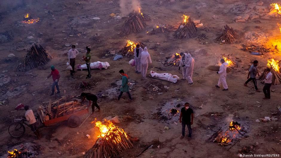 People wait to cremate victims who died due to the coronavirus disease (COVID-19), at a crematorium ground in New Delhi, India, 23 April 2021 (photo: REUTERS/Danish Siddiqui)