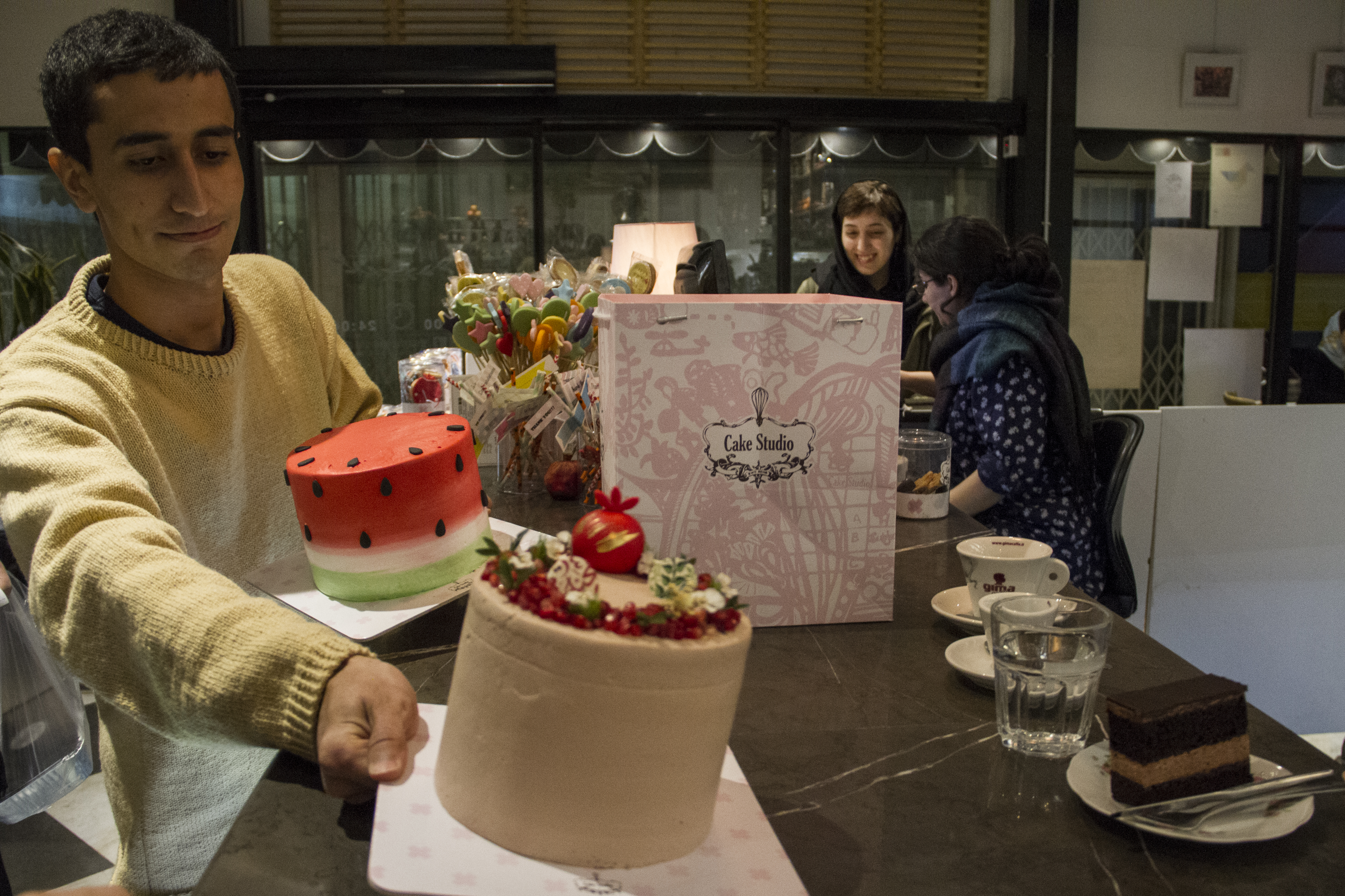 For Yalda, bakeries design and decorate cakes looking like pomegranate and watermelon (photo: Changiz M. Varzi)