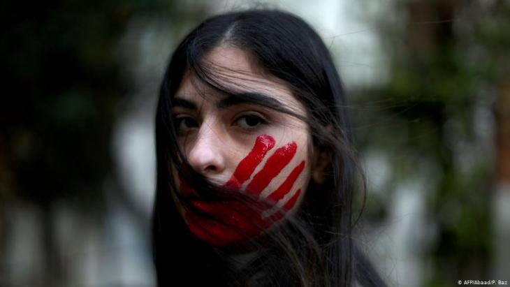 A young woman in Lebanon protesting against domestic violence (photo: AFP/Abaad/P. Baz)