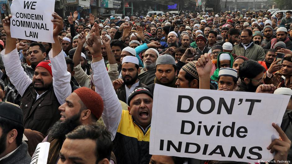 احتجاجات ضدَّ قانون الجنسية المثير للجدل في جميع أنحاء الهند - استثناء مسلمين من الحصول على الجنسية في ظل حكومة رئيس الوزراء مودي. (Reuters/A. Fadnavis)