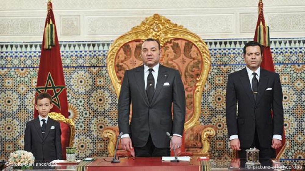 شهدت المملكة المغربية في السنوات الماضية انفتاحاً ملحوظاً عزز التعددية السياسية دون تقليص لسلطات الملك وسط مخاوف من عودة السلطوية. 
