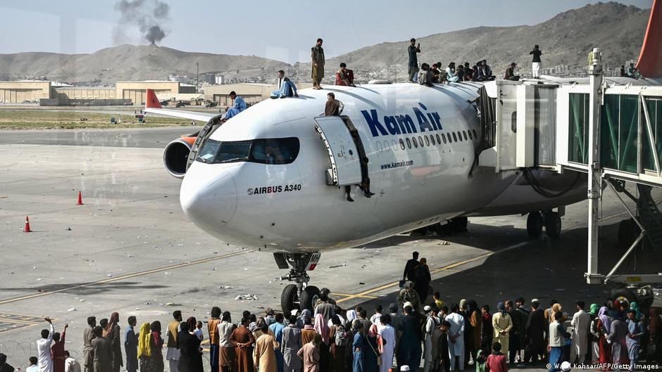فوضى في مطار كابول - أفغانستان. Afghanistan Chaos am internationalen Flughafen Hamid Karzai in Kabul Foto Getty Images