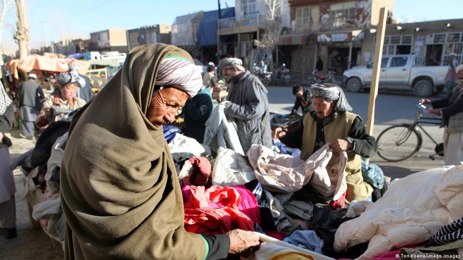 Hazaras an einem Marktstand in Bamiyan, Afghanistan; Foto: imago images