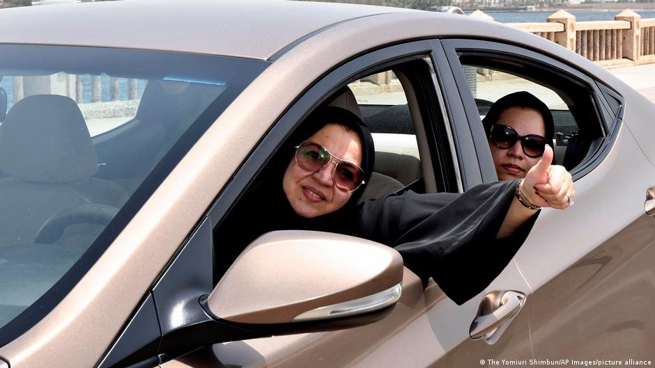 السعودية – النساء سعيدات بالسماح لهن بقيادة السيارات. Saudi Arabien Fahrerlaubnis fuer Frauen FOTO PICTURE ALLIANCE