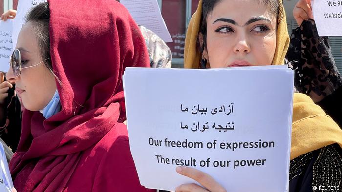 Afghanische Frauen demonstrieren in Kabul für Gleichberechtigung.