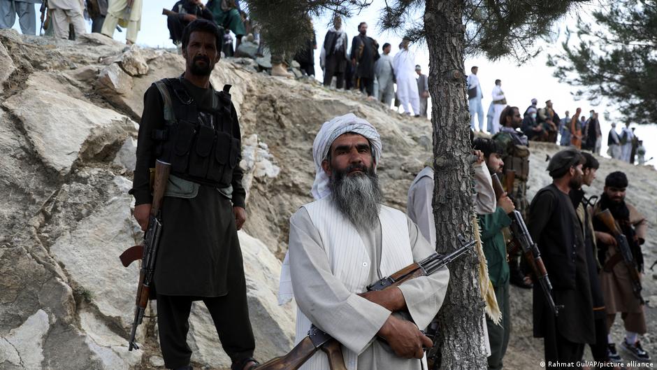 Afghan militiamen meet in Kabul, 23 June 2021 (photo: AP/picture-alliance)
