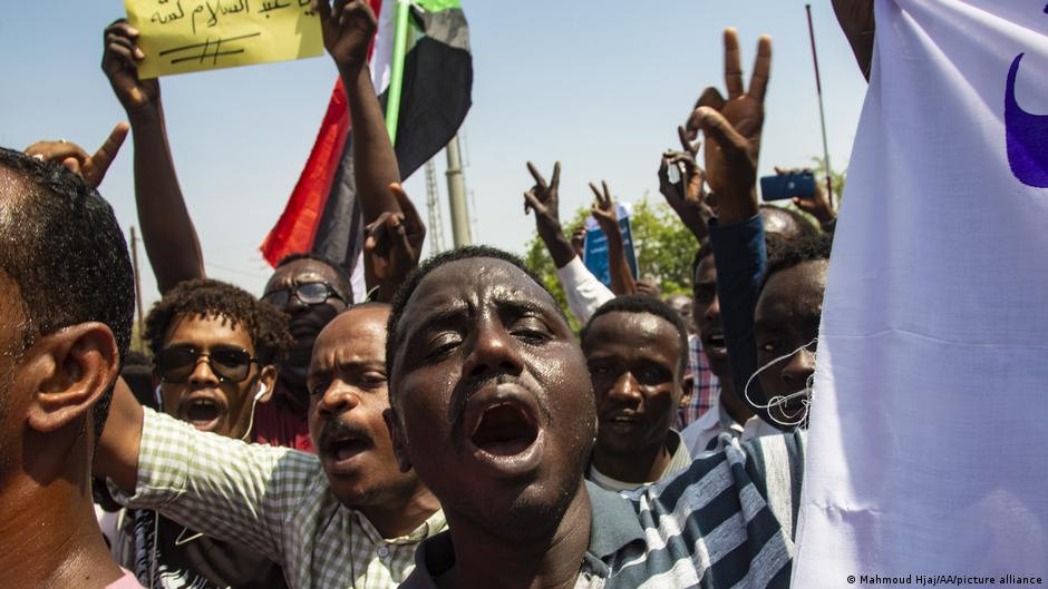 السودان – مظاهرات حاشدة تأييدا للحكم المدني ورفضا للعسكر. Sudan Karthoum Anti Regierungsproteste FOTO PICTURE ALLIANCE