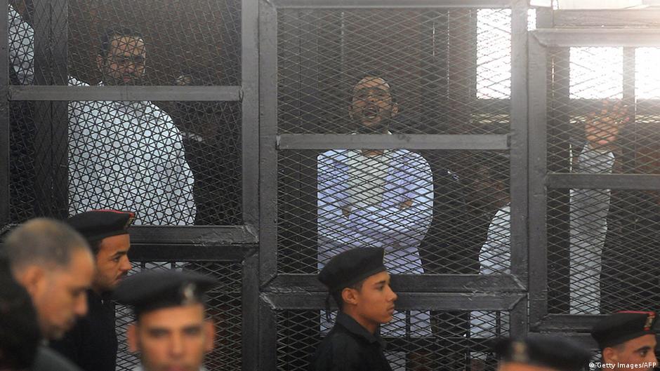 Secular opposition members in front of a court in Egypt, 22.03.2013.