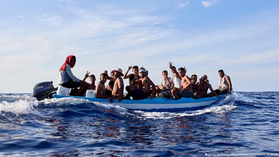 قوارب الموت تحصد سنويا أرواح الآلاف المهاجرين الباحثين عن فرص حياة أفضل في أوروبا، هل من نهاية لهذه المأساة؟