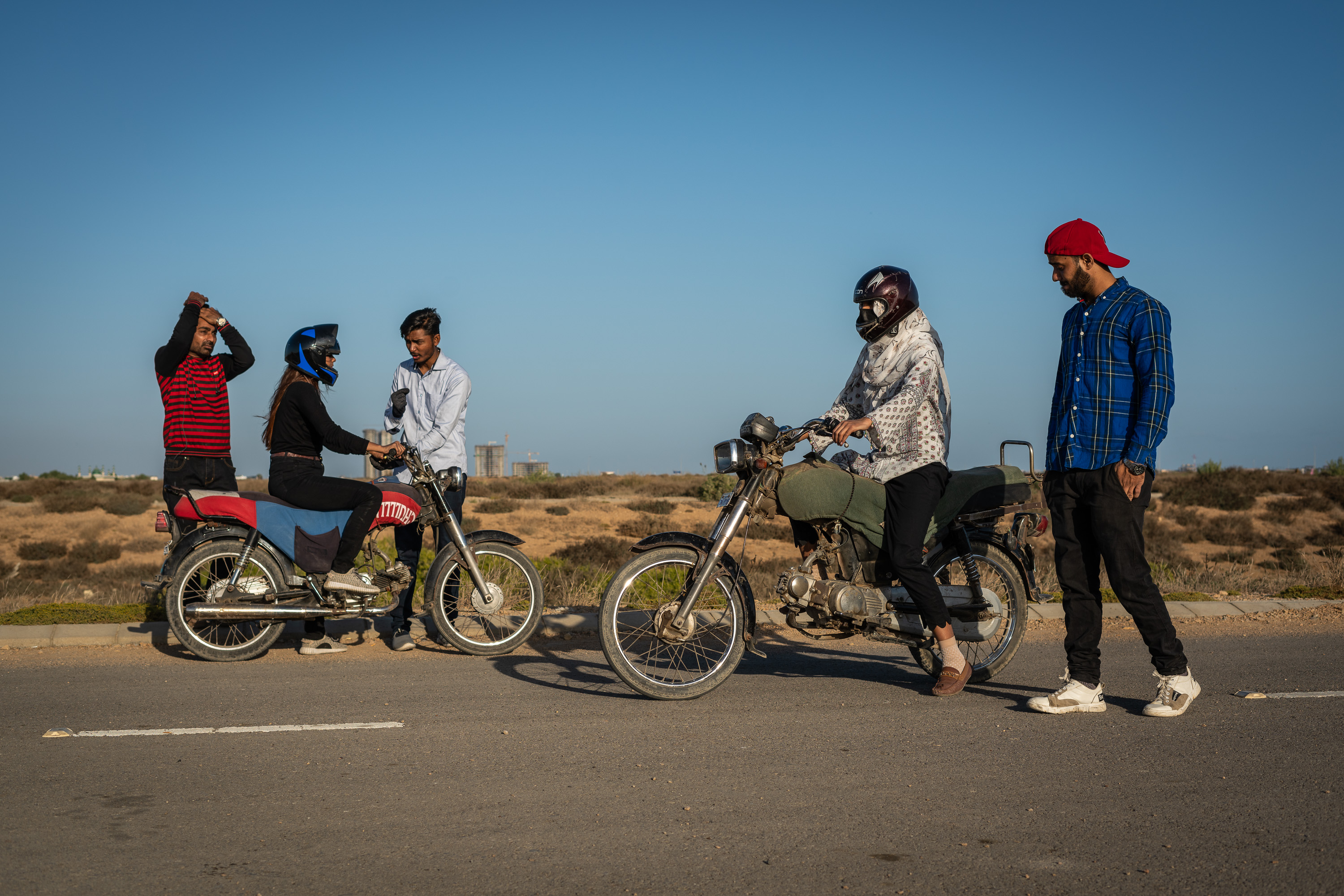 Sairah Abbasi (2nd from right) and Khizra Ail (2nd from left) receive directions from their Pink Riders instructors during a lesson in Karachi, Pakistan (photo: Philipp Breu)