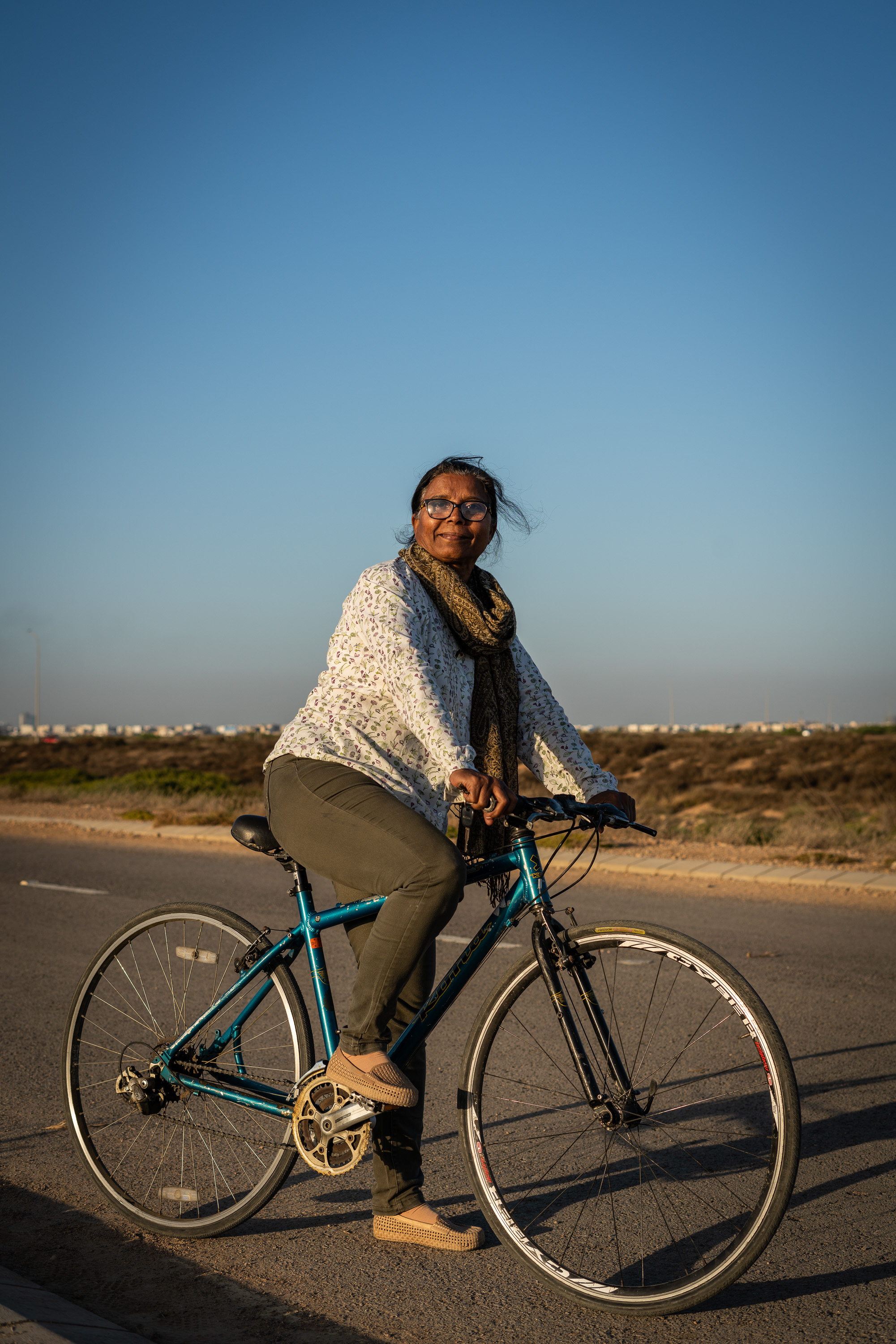Zubaida Asghar Khwata is learning to ride a bike and motorbike at the age of 62 in Karachi, Pakistan, so she can surprise her children over in Canada (photo: Philipp Breu)