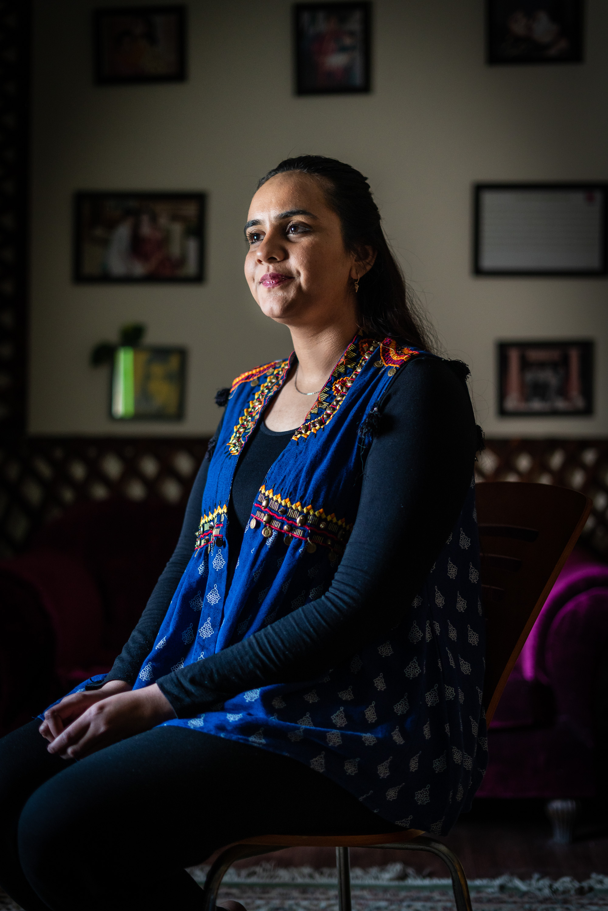 Zenith Irfan poses for a photo at her home in Lahore, Pakistan (photo: Philipp Breu)