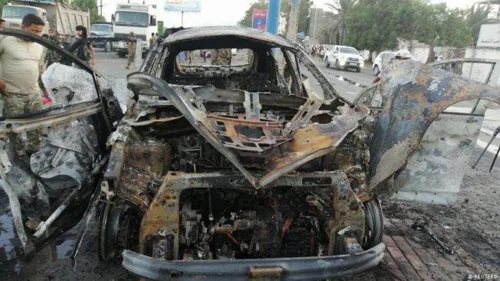 Targeted bomb attack: The car of Rasha Abdullah al-Haziri and her husband Mahmud al-Utmi was completely burnt out (photo: Reuters)
