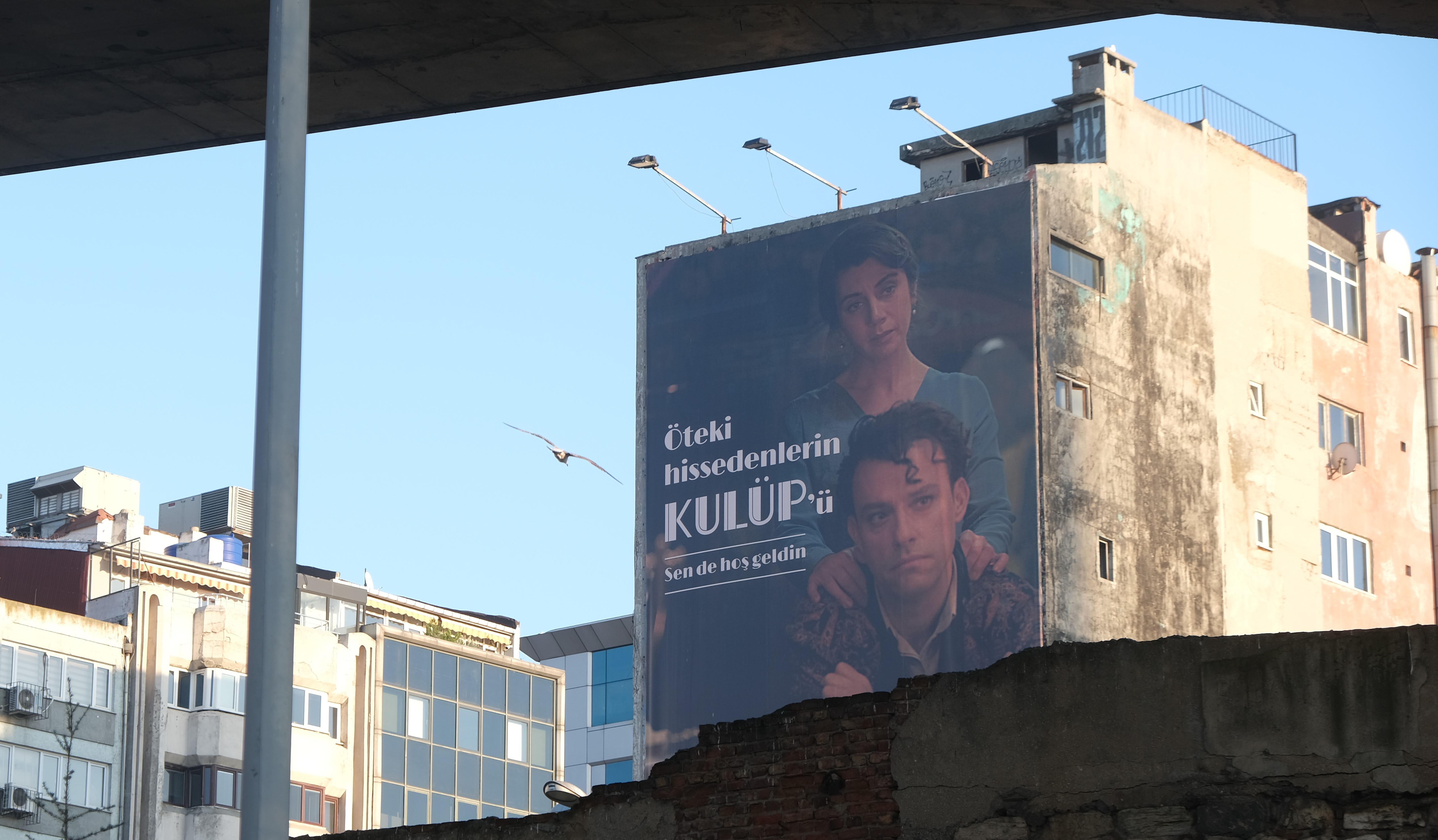 Hoarding advertising Netflix' "The Club" series on the side of a building in Istanbul (photo: Volkan Kisa)