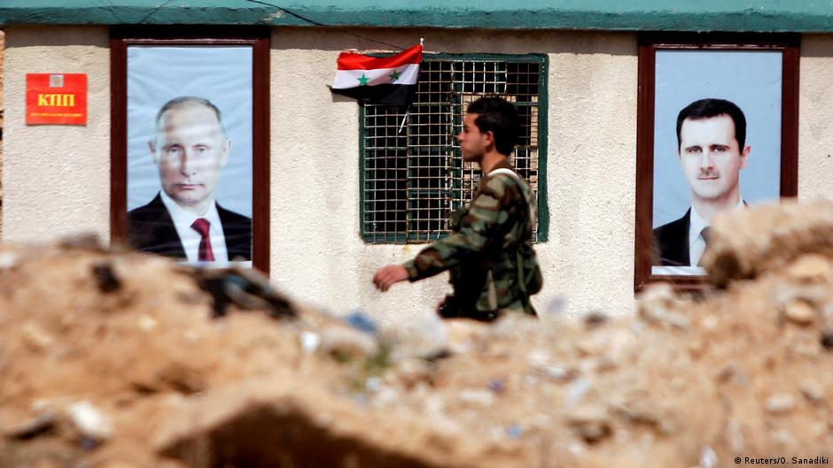 الغوطة الشرقية - صور معلقة على جدار لِـ بوتين وَ الأسد - دمشق  - سوريا. Syrien Ost Ghouta Putin Assad Wandbilder FOTO REUTERS