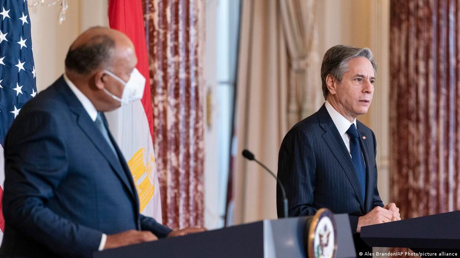 ن وزير الخارجية الأمريكي أنتوني بلينكن  مع وزير الخارجية المصري سامح شكري 
