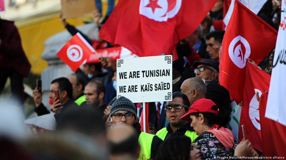 Supporters of Tunisia's president, Kais Saied, demonstrate in Tunis (photo: dpa/picture-alliance)