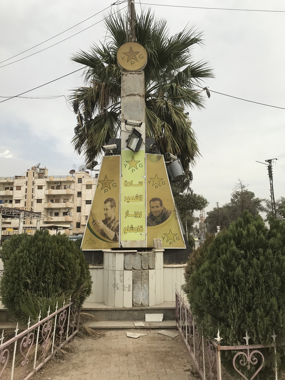 Martyrs' Square in the centre of Qamishli with a monument to the members of the Kurdish People's Defence Units (YPG) who died in the fight against IS (photo: Kristin Helberg)