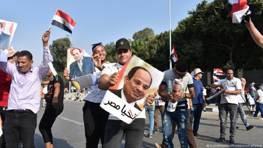 تَحُلّ على مصر، الثلاثاء، الذكرى الحادية عشرة لاندلاع ثورة 25 يناير/ كانون الثاني 2011، عبر احتجاجات شعبية استمرت 18 يوما حتى أجبرت الرئيس آنذاك، محمد حسني مبارك، على التنحي بعد ثلاثين عاما في الرئاسة (1981-2011).