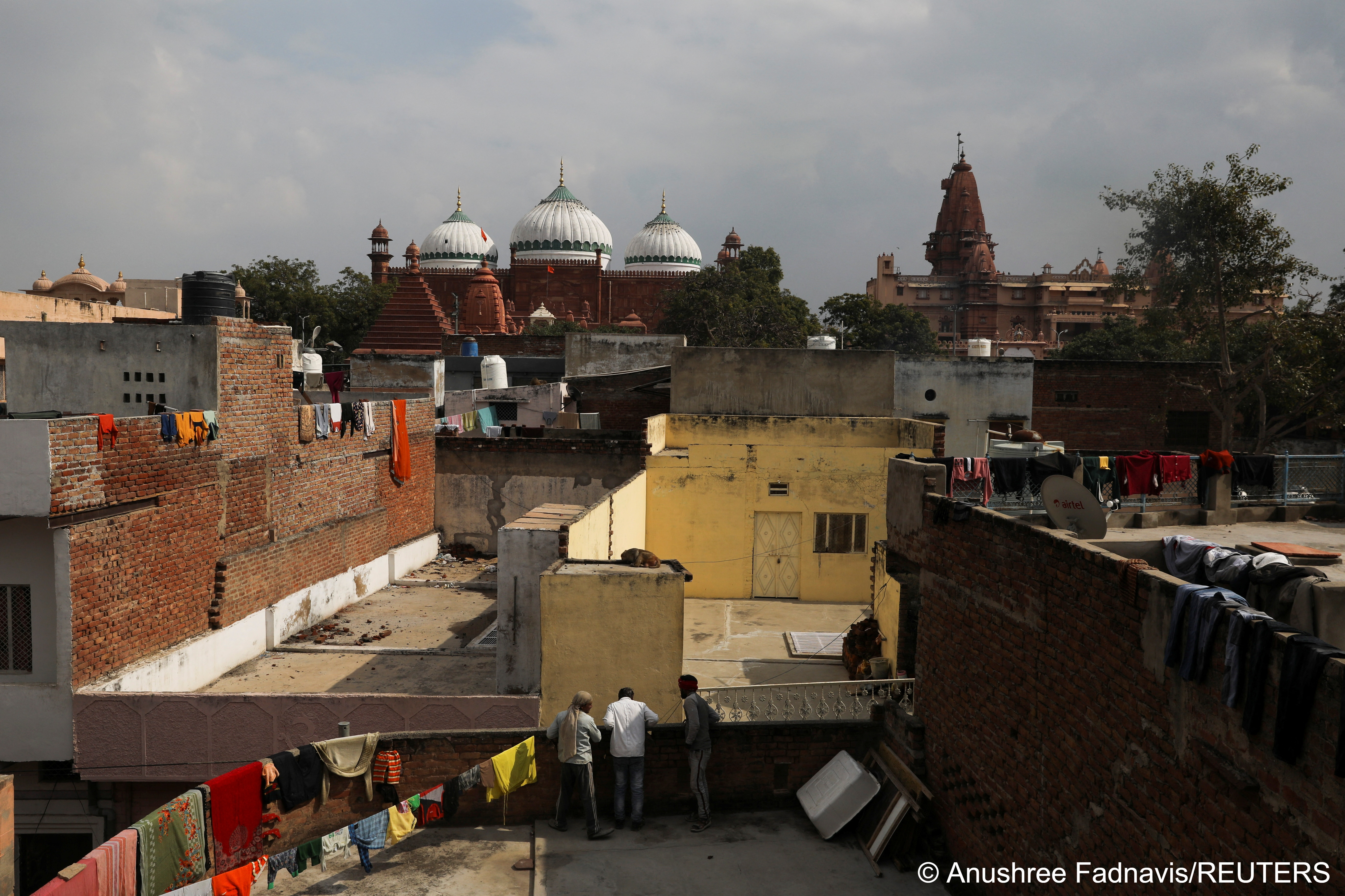 Shahi Eidgah mosque and the Hindu temple are seen side-by-side in Mathura town, in the northern state of Uttar Pradesh, India, 24 January, 2022 (photo: Reuters/Anushree Fadnavi)