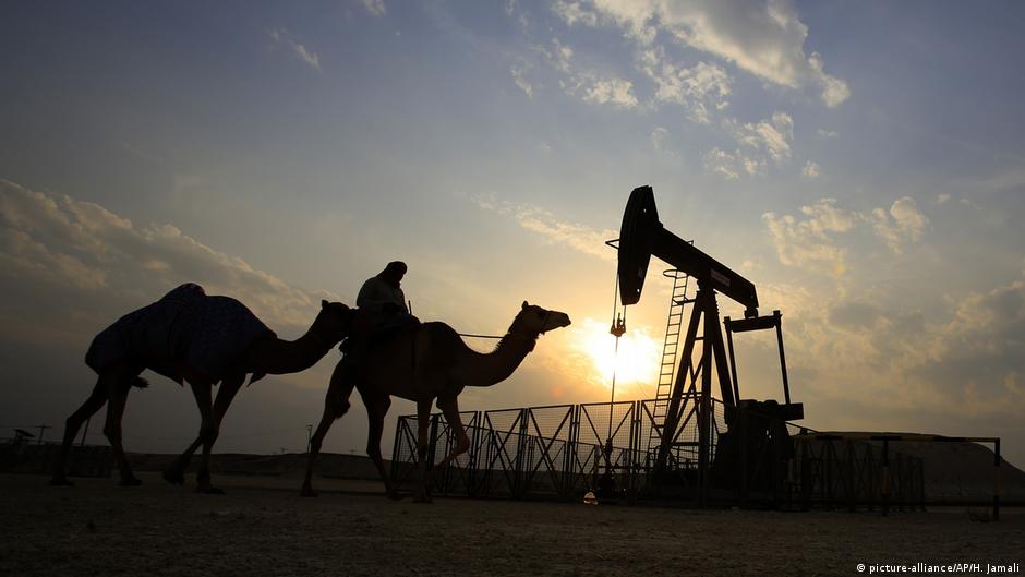 Symbolbild Ölpreis; Foto: picture-alliance/AP/H. Jamali