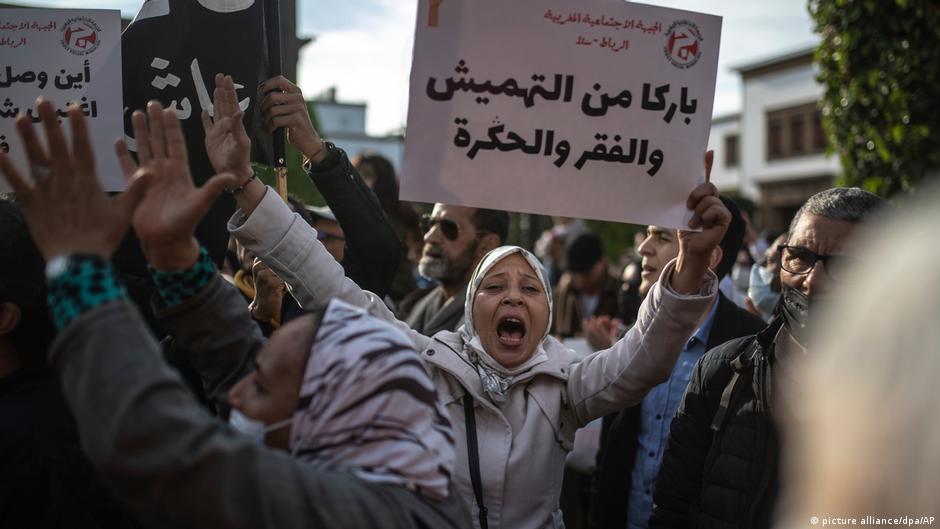 Demonstrations in the Moroccan capital Rabat against high food prices and failures of the new government. On the placards, the demonstrators demand an end to the marginalisation of the poor, freedom and social justice (photo: picture alliance/dpa/AP) 