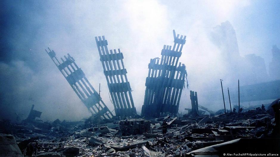 The 9/11 attacks in New York, 2001 (photo: Alex Fuchs/AFP/dpa/picture-alliance)