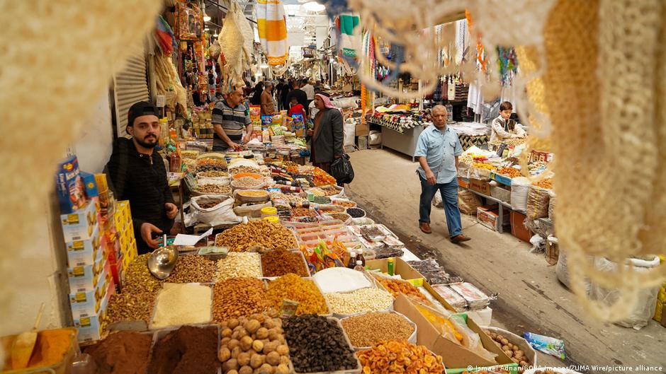 Ein Markt im Ramadan in der irakischen Stadt Mossul (Foto: Zuma Wire/picture-alliance)
