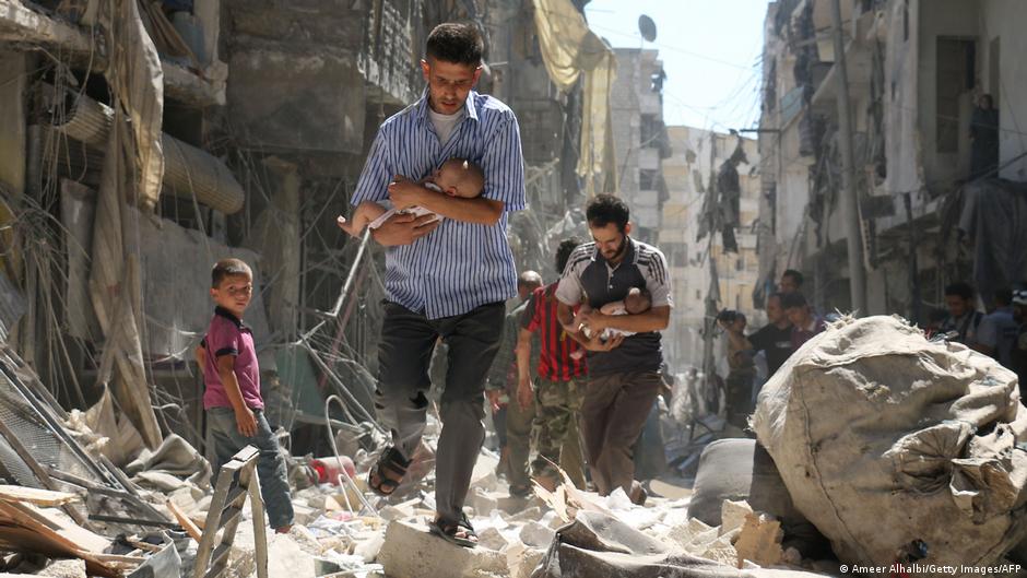 Rettung von Babies aus den Trümmern von Aleppo, Syrien (Foto: Getty Images/AFP)