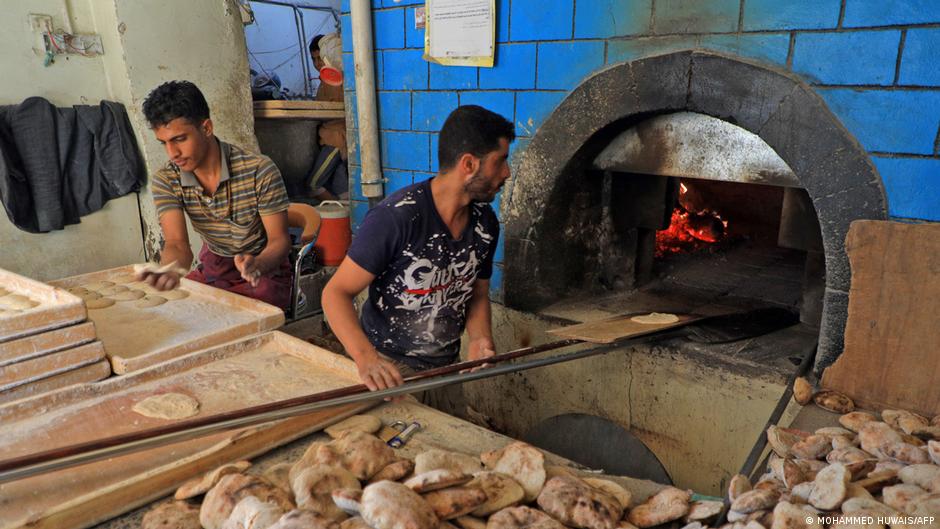 Baking bread in Egypt (photo: AFP)