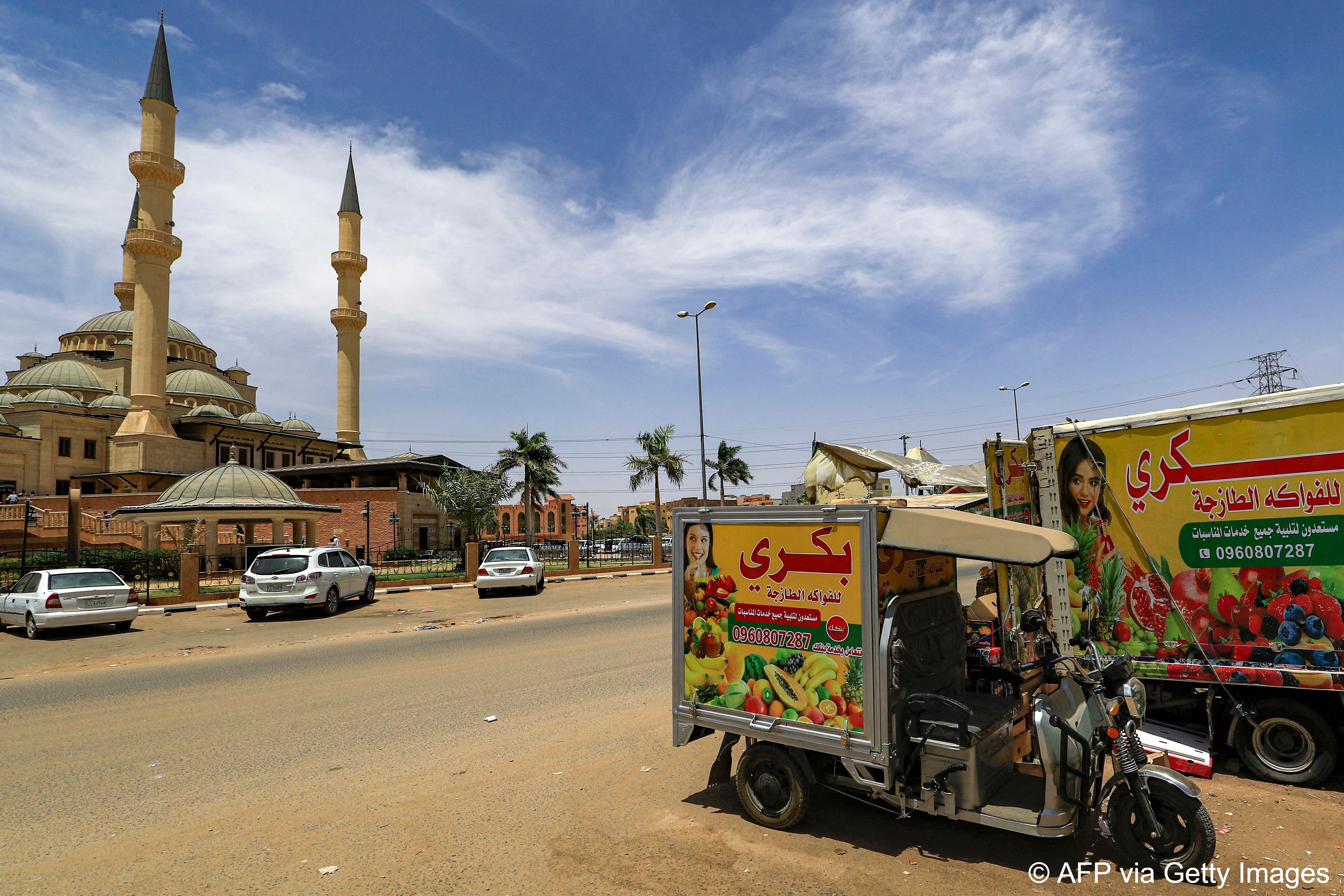 A fruit seller's electric rickshaw in North Khartoum A fruit seller's electric rickshaw in North Khartoum (photo: Ashraf Shazly/AFP)