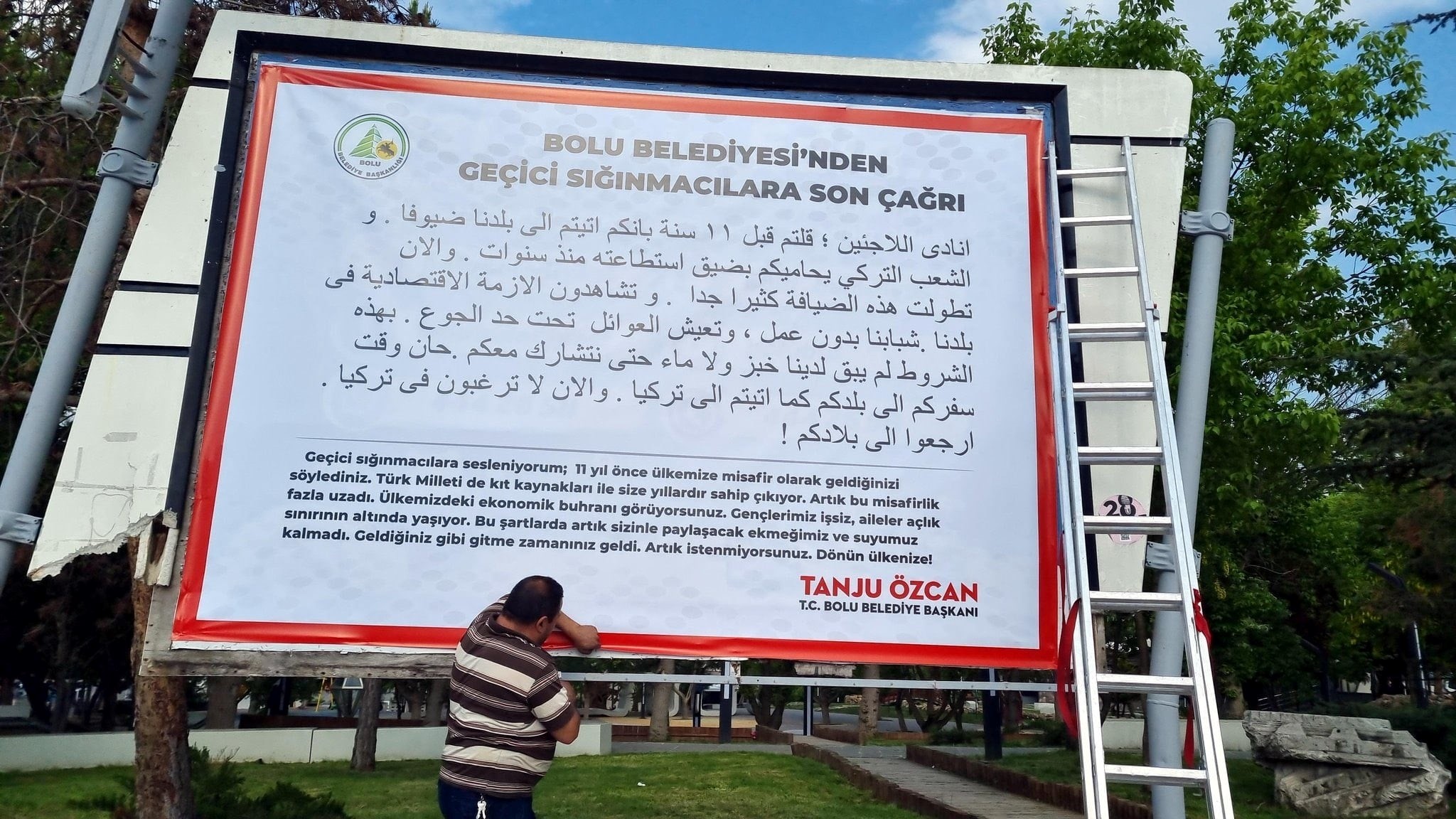 CHP-Bürgermeister Tanju Ozcans fremdenfeindliches Plakat in der Provinz Bolu im Nordwesten der Türkei (Quelle: Facebook, Haber Ay)