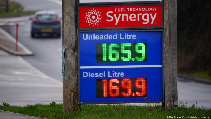 Steigende Benzinpreise an den Zapfsäulen hier in Wales, Großbritannien; Foto: picture-alliance