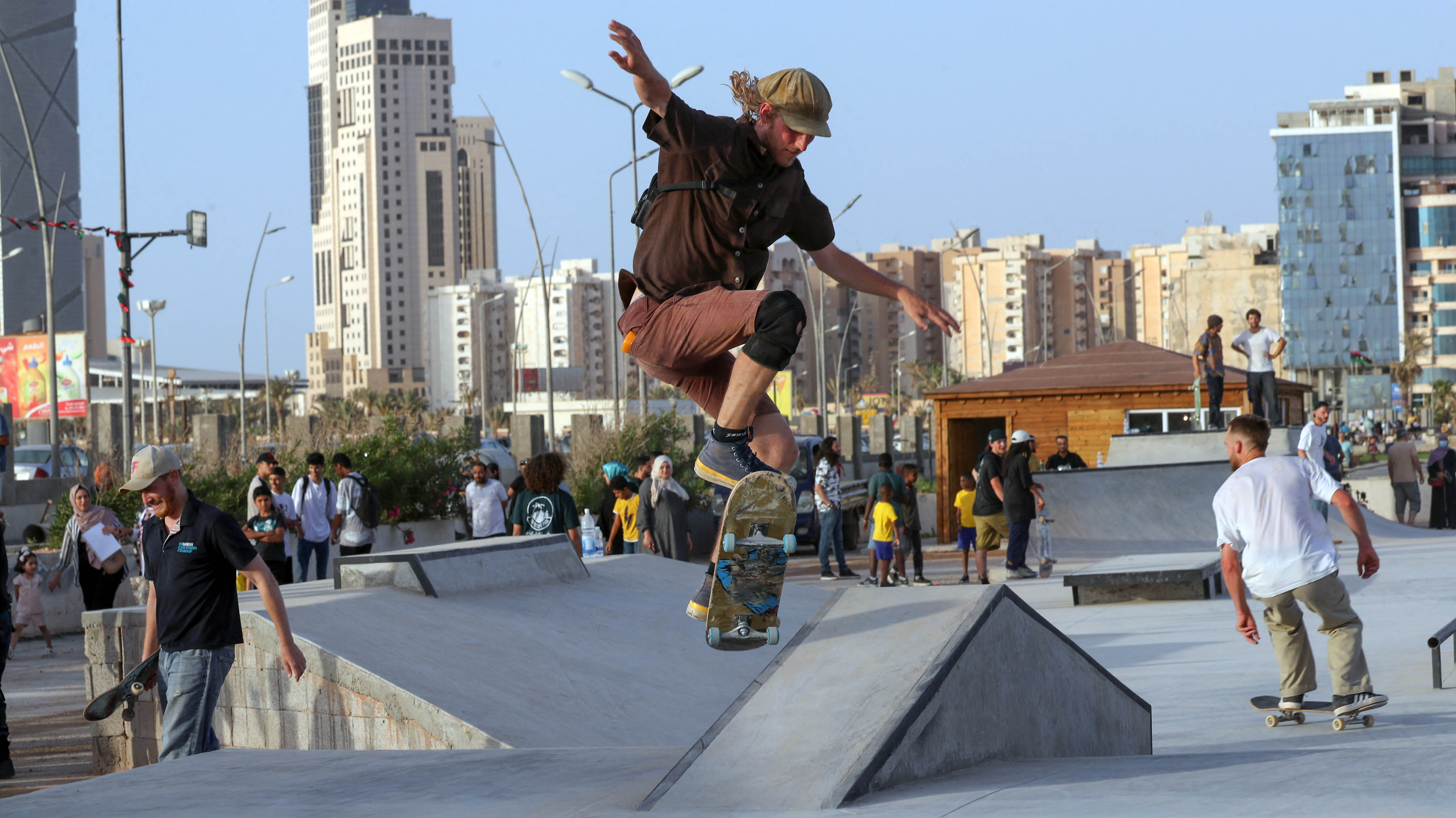For young Libyan skateboarders, interest in the sport reflects a yearning for normality, to be like other nations and other young people (photo: Mahmud Turkia/AFP) 
