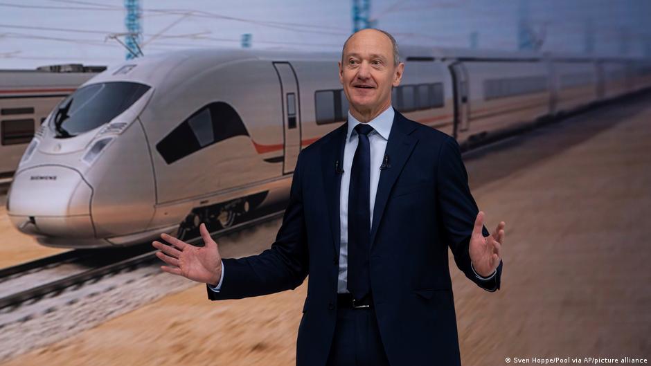Siemens boss Roland Busch in front of an ICE train.