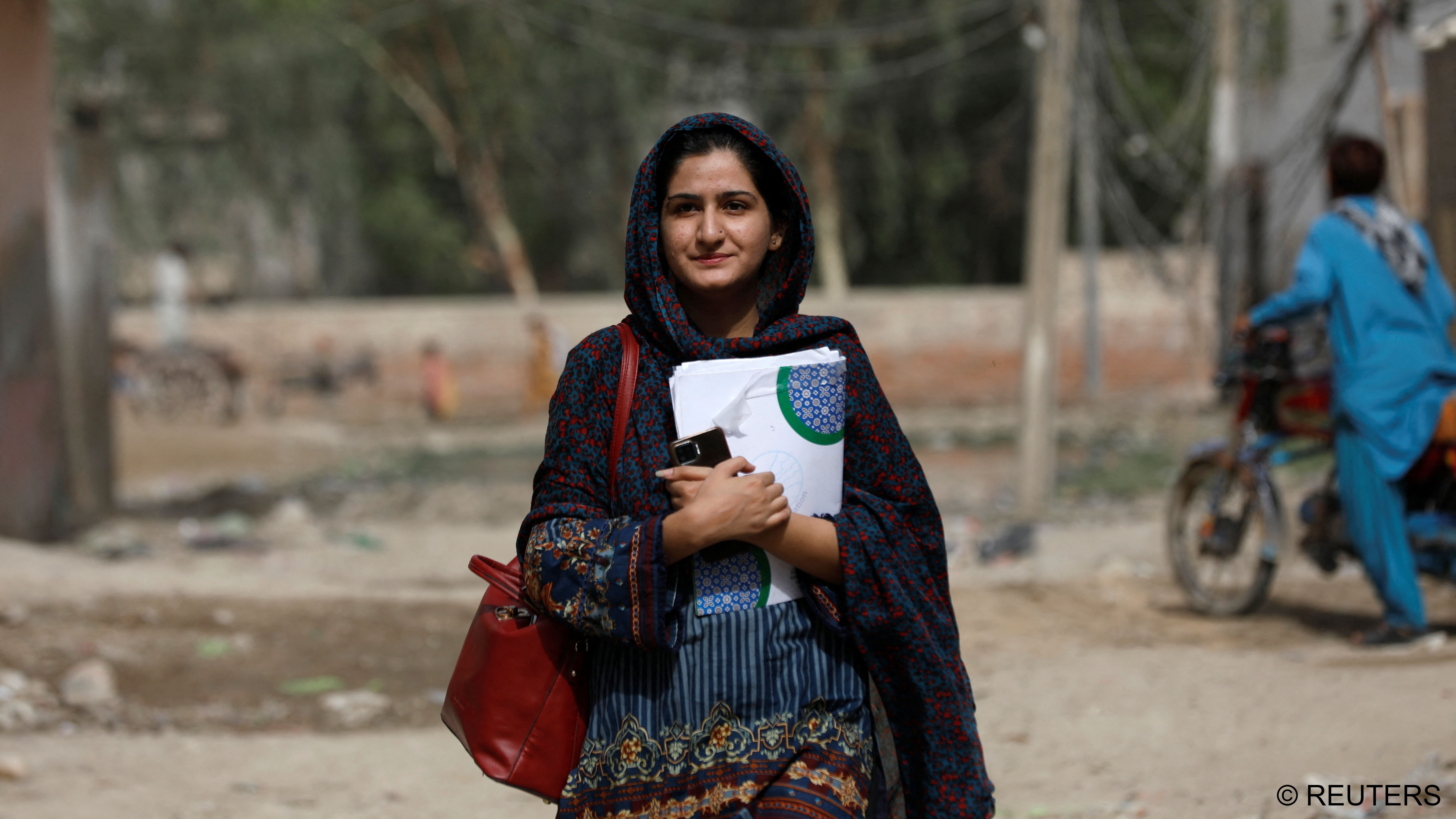 Liza Khan, 22, project manager at the Community Development Foundation, walks to her office (photo: Reuters/Akhtar Soomro) 