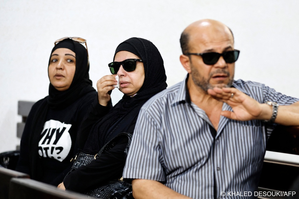 عائلة الطالبة المقتولة نيرة أشرف في محاكمة المتهم بالقتل محمد عادل.