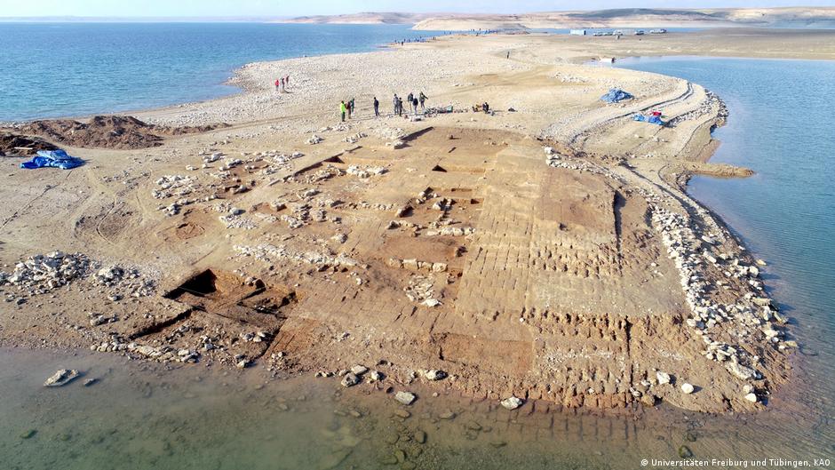 Aerial view of the site of the ancient city in Iraq revealed by falling reservoir water levels (photo: Universities of Tübingen and Freiburg/KAO)