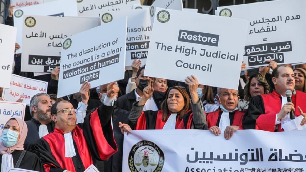 Tunisian judges protesting against the dissolution of the High Judicial Council (photo: Chedly Ben Ibrahim/Nur Photo/IMAGO)