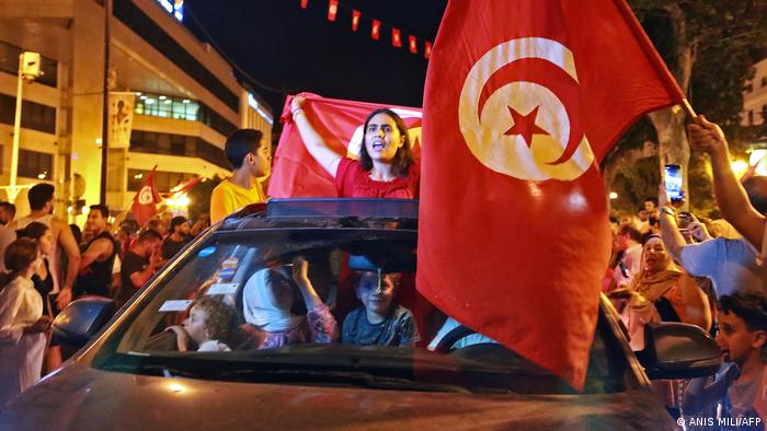 Supporters of President Kais Saied celebrate after the constitutional referendum in Tunisia (photo: AFP)