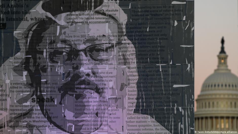 Ausspioniert und ermordet: der saudische Menschenrechtler Jamal Khashoggi - hier abgebildet im Rahmen einer Gedenk- und Protest-Installation in Washington 2021; Foto: Yazin Özturk/AA/picture-alliance