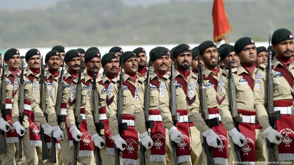 عرض عسكري في إسلام أباد - باكستان - في مارس / آذار 2022. Military parade in Islamabad, Pakistan in March 2022 (photo: Xinhua/picture-alliance)