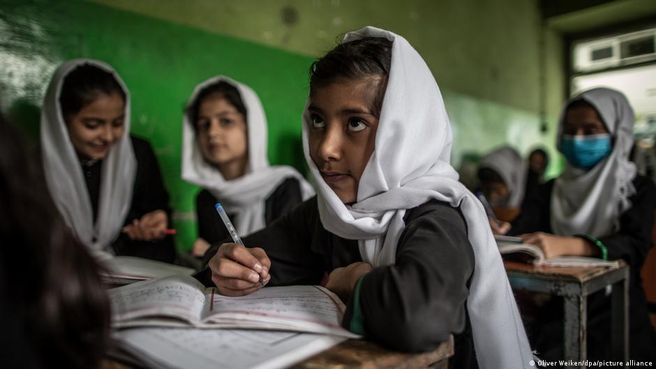 Girls in a primary school in Afghanistan (photo: dpa/picture-alliance)